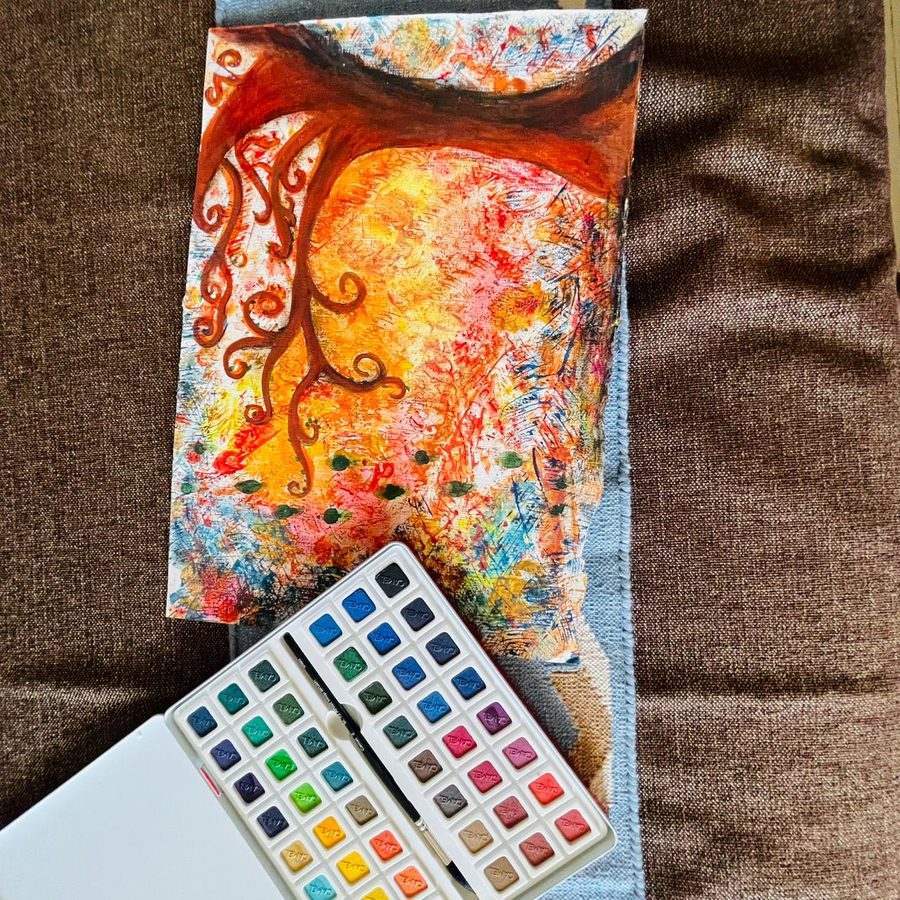 Watercolour painting of a tree at golden hour, made in session